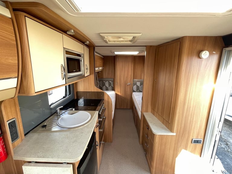 Swift Conqueror 565 4b