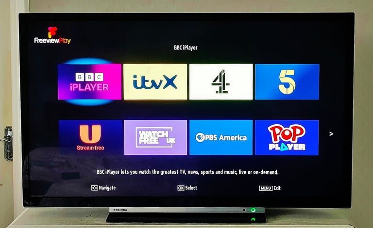 32" TOSHIBA SMART FULL HD SLIM LIGHTWEIGHT WIFI LED APPS TV RC & STAND TOP CONDITION -FREE DELIVERY