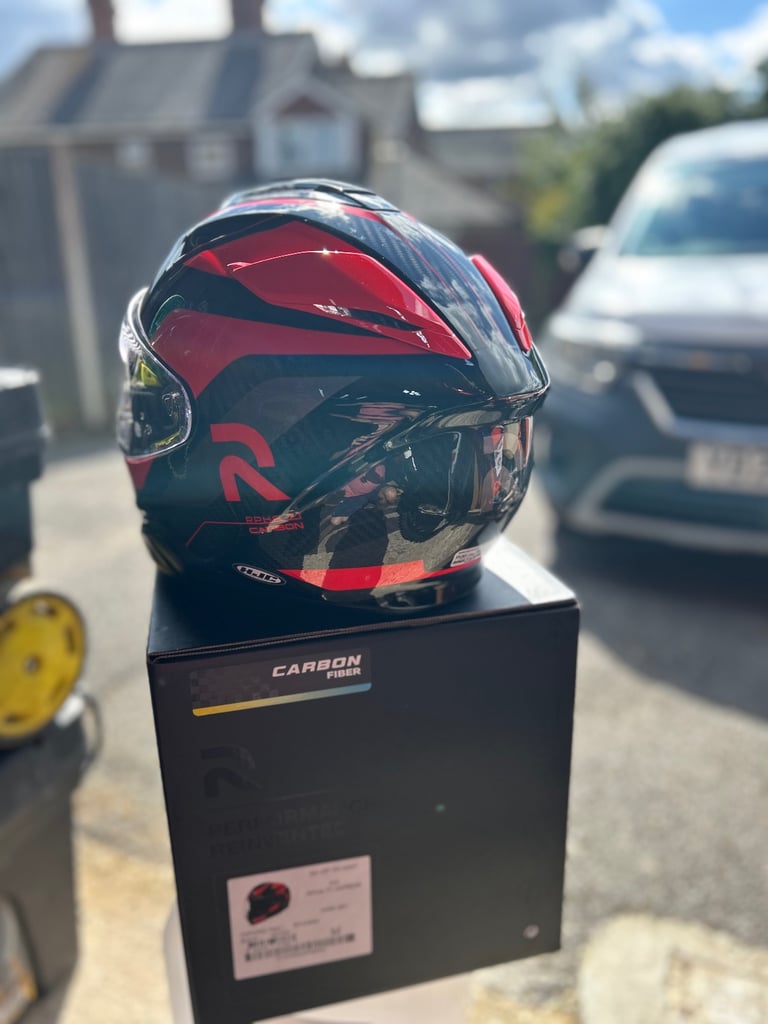 HJC F71 CARBON medium in size 