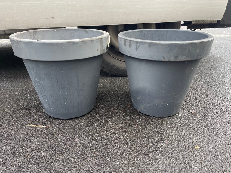 image for 2 plastic planters £5