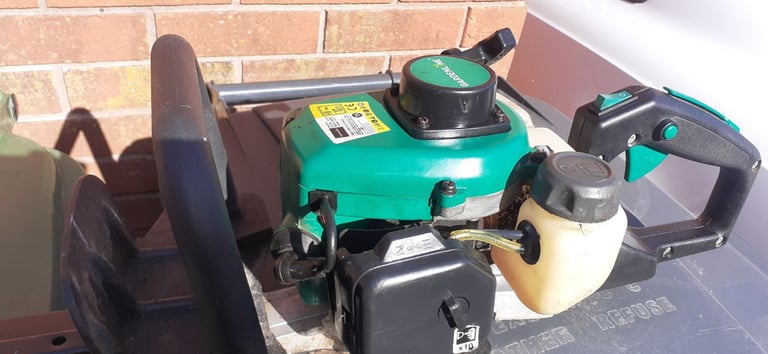 Petrol hedge trimmer double cutting blades 