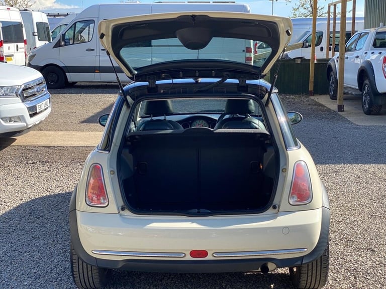 2005 MINI Hatch 1.6 Cooper Hatchback 3dr Petrol Manual Euro 4 (116 bhp) Hatchback Petrol Manual