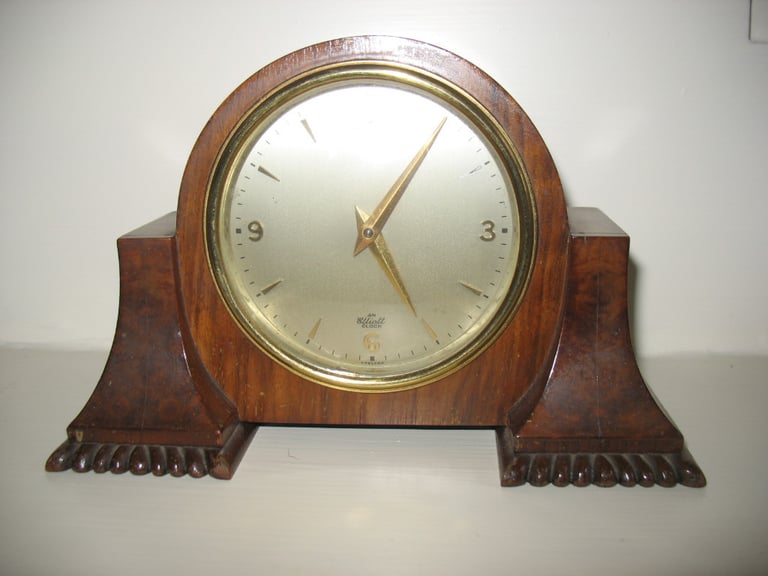 Small wooden Elliot mantle clock, cream face, gilt hands, Arabic