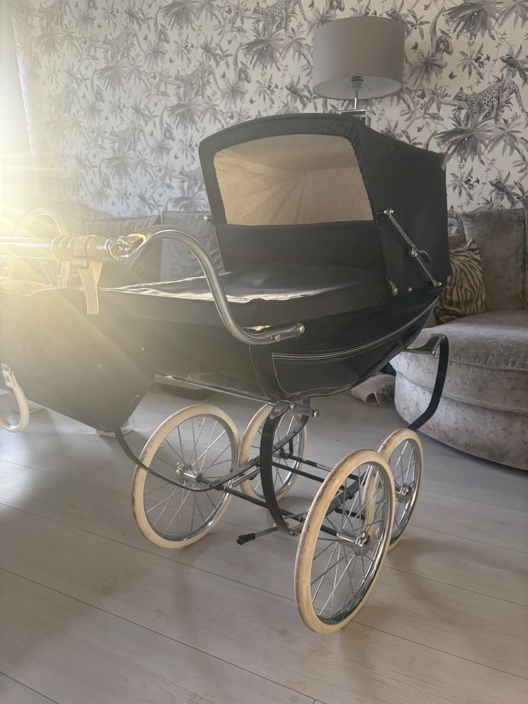 Silver cross dolls pram 