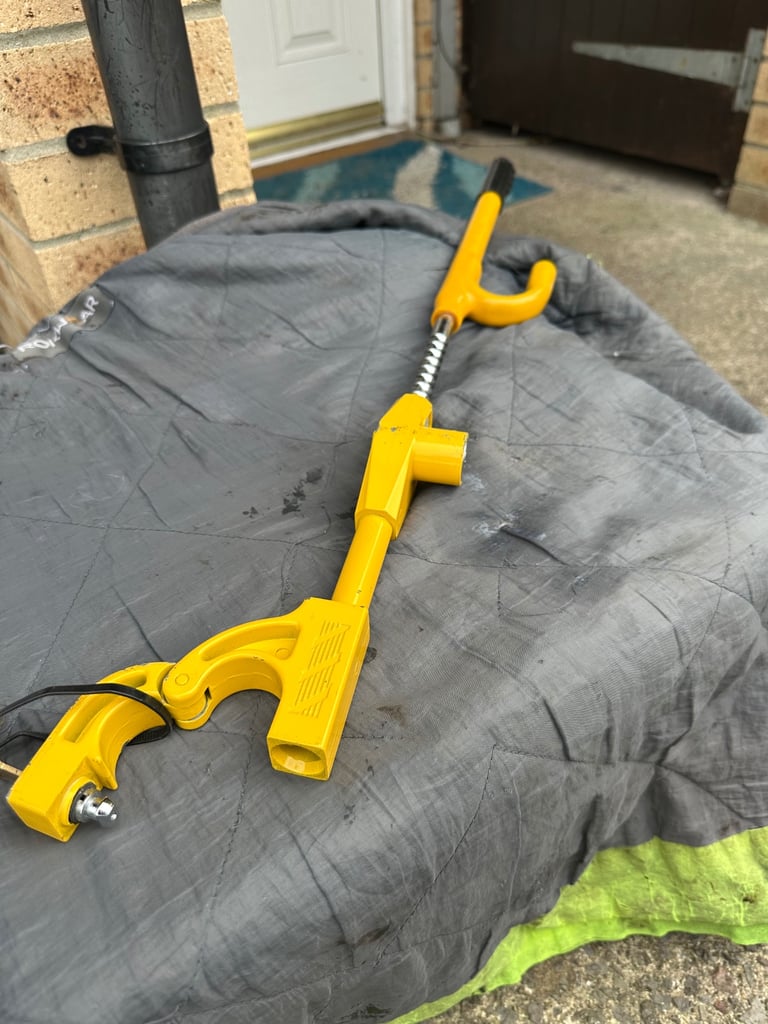Vehicle steering wheel  lock - bar   £5  