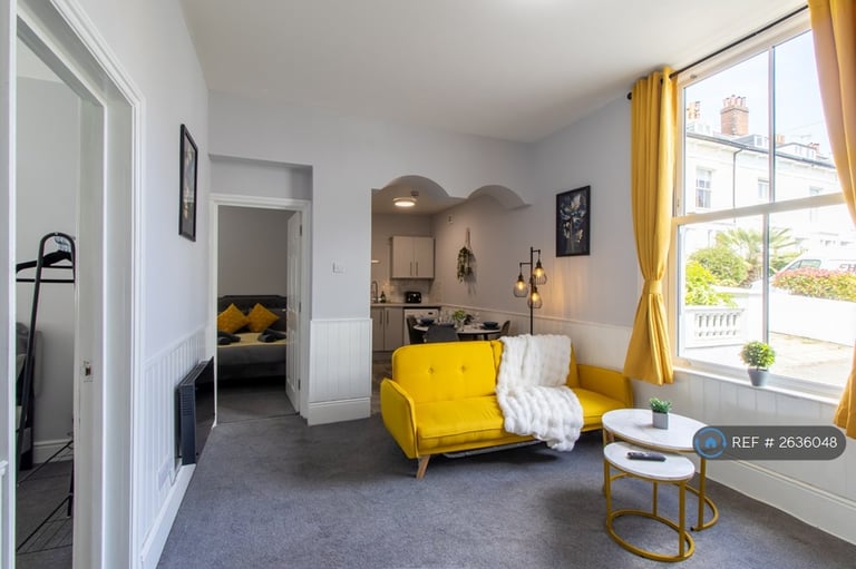 2 bedroom flat in Kingston House, Southsea, PO5 (2 bed) (#2636048)