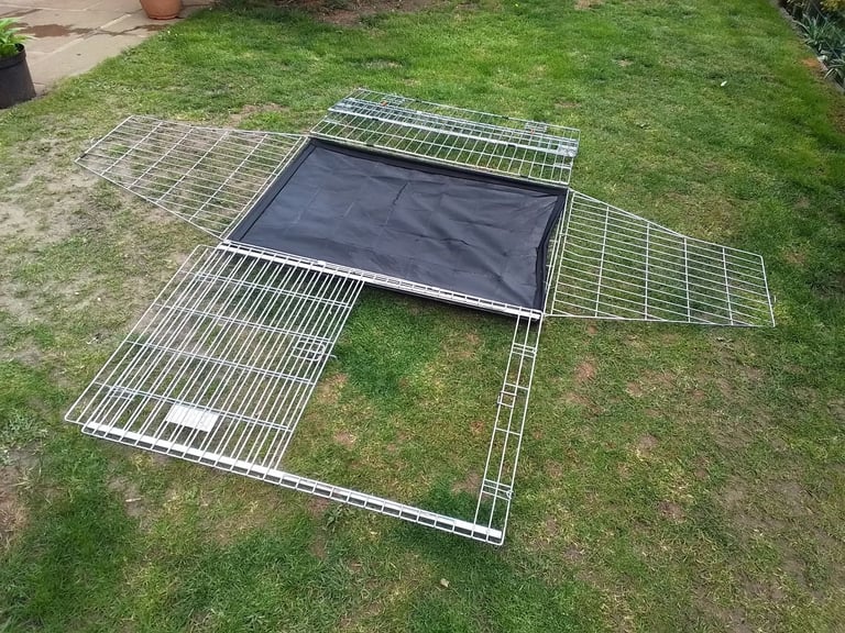 Dog cage for car