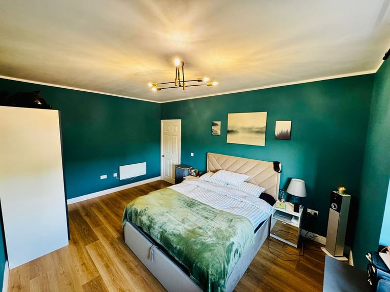 Large, bright and fully furnished double room