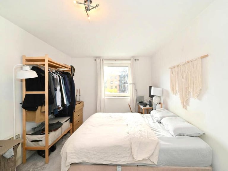 🏠 Bright and spacious room available in Seven Sisters 