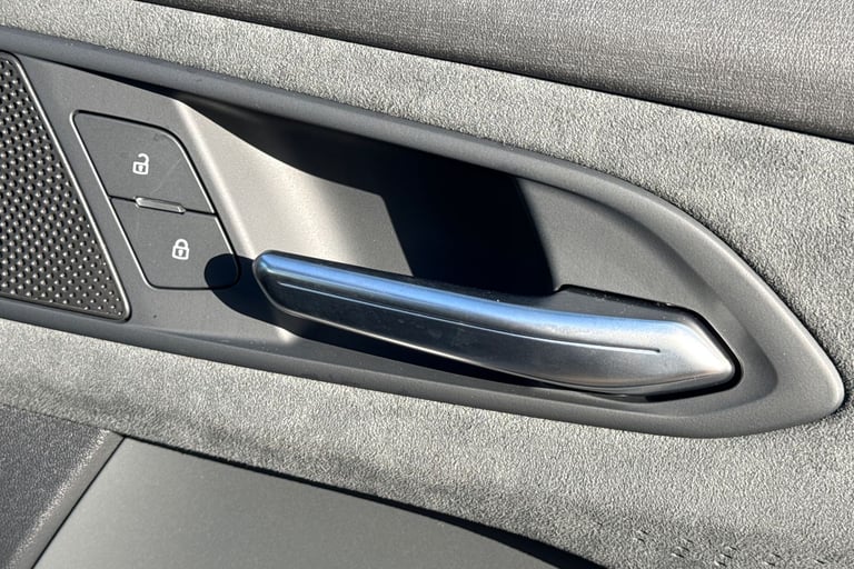 2025 Audi Q3 1.5 e-hybrid Launch Edition S Tronic Euro 6 (s/s) 5dr 26kWh SUV Automatic