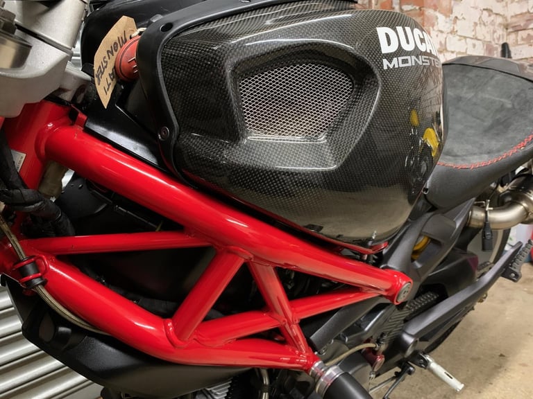 2010 Ducati M1100 MONSTER STREETFIGHTER STYLE CLASSIC MOTORCYCLE (LOW MILES)