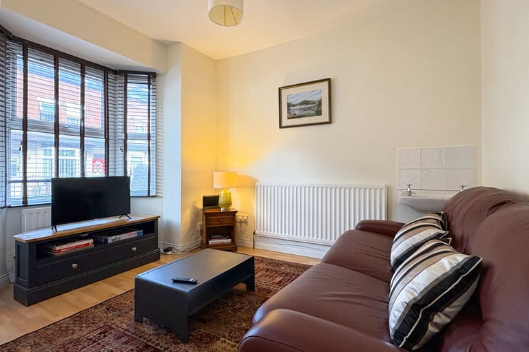 4 Bed House - Temporary Serviced Accommodation - All Bills included - Central Belfast