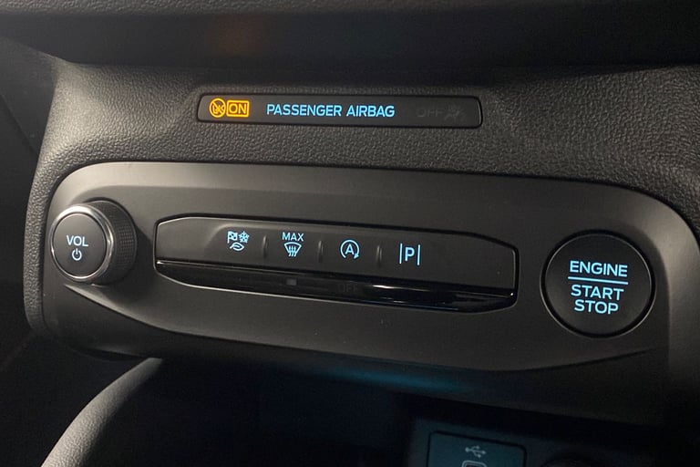 2025 Ford Focus 744494 Hatchback Petrol Manual