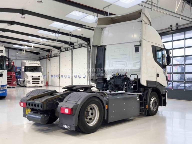 Iveco Stralis NP460, CNG Truck, Fixed Fifth Wheel, Visor, Rear Mounted Batteries