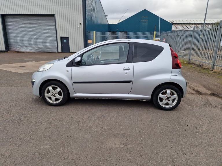 Peugeot, 107, £20 year road tax Hatchback, 2012, Manual, 998 (cc), 3 doors