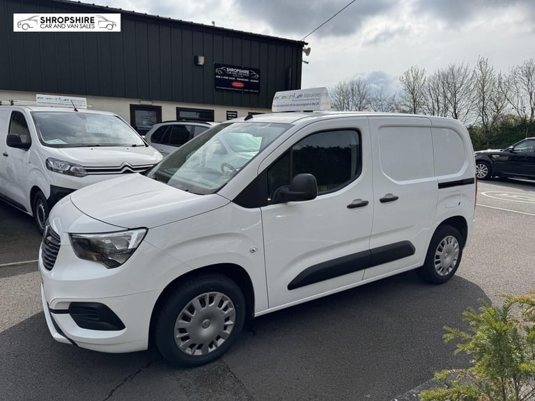 2020 Vauxhall Combo 2000 1.5 Turbo D 100ps H1 Sportive Van PANEL VAN DIESEL Manual