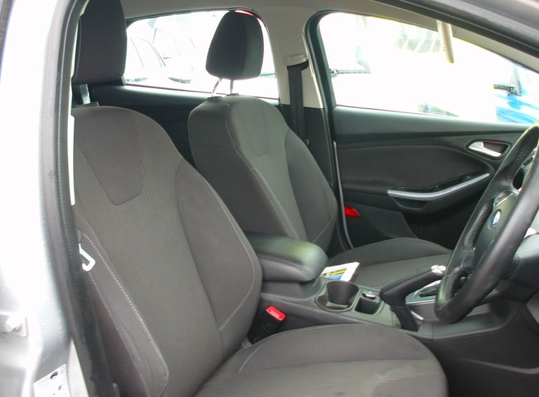 2014 Ford Focus Automatic 1.6 Titanium Navigator Hatchback 5dr Petrol Powershift