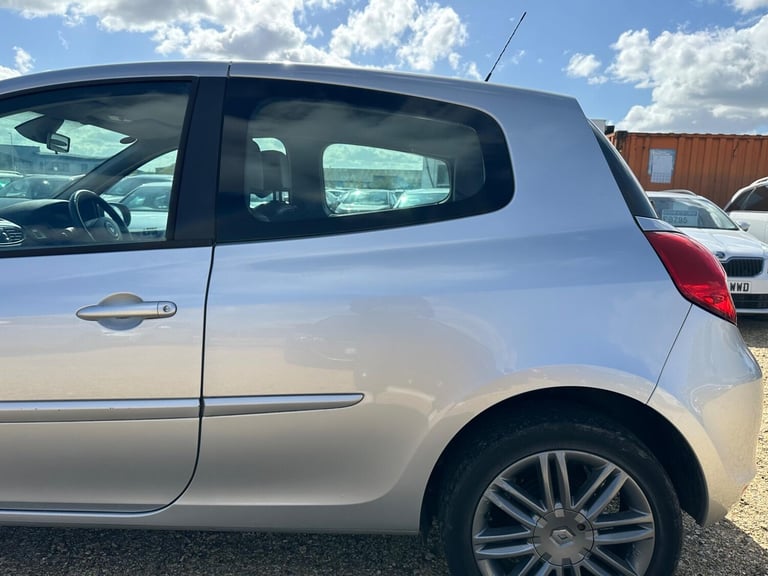 2012 Renault Clio 1.2 Dynamique TomTom Euro 5 3dr HATCHBACK Petrol Manual