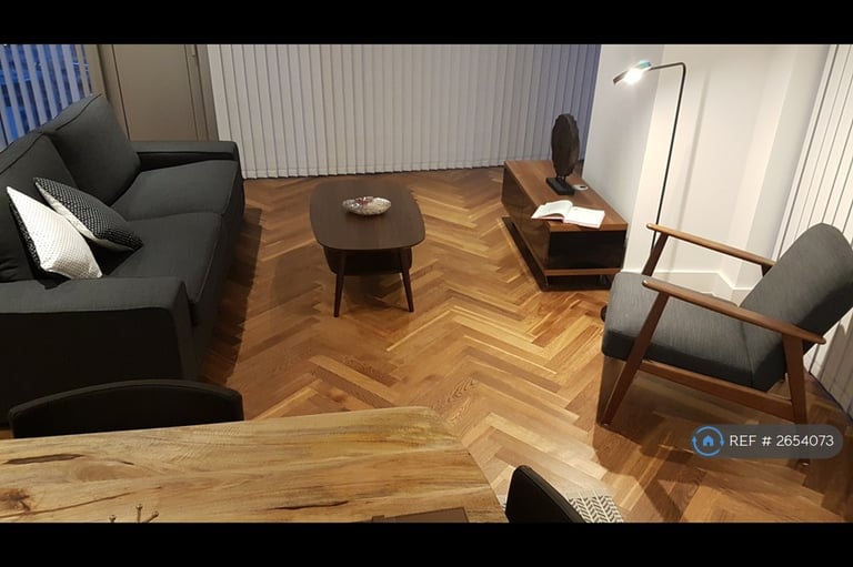 2 bedroom flat in South Tower, Manchester, M15 (2 bed) (#2654073)