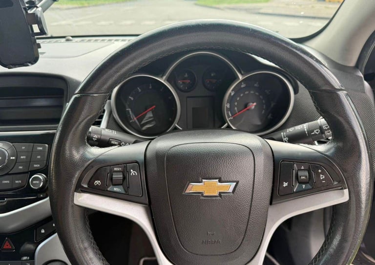 Chevrolet, CRUZE, Hatchback, 2011, Other, 1598 (cc), 5 doors