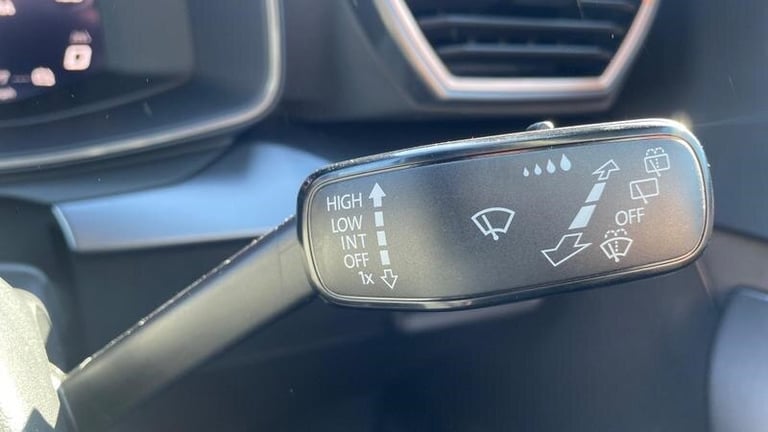 2025 Cupra Leon 1.5 eTSI (150ps) V2 DSG Automatic SUV Hybrid Automatic