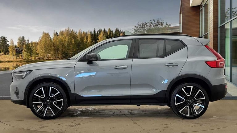 2024 Volvo XC40 2.0 B4P Ultra Dark 5dr Auto SUV Petrol Automatic