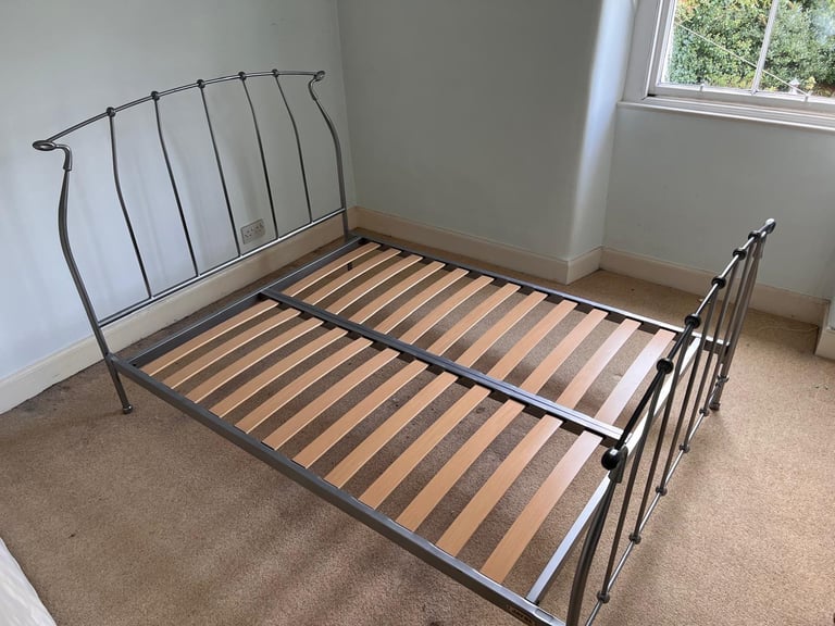 Double bed with or without mattress