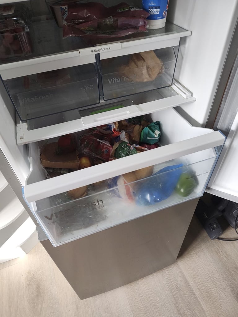 Bosch upright 70/30 series 4 fridge freezer 