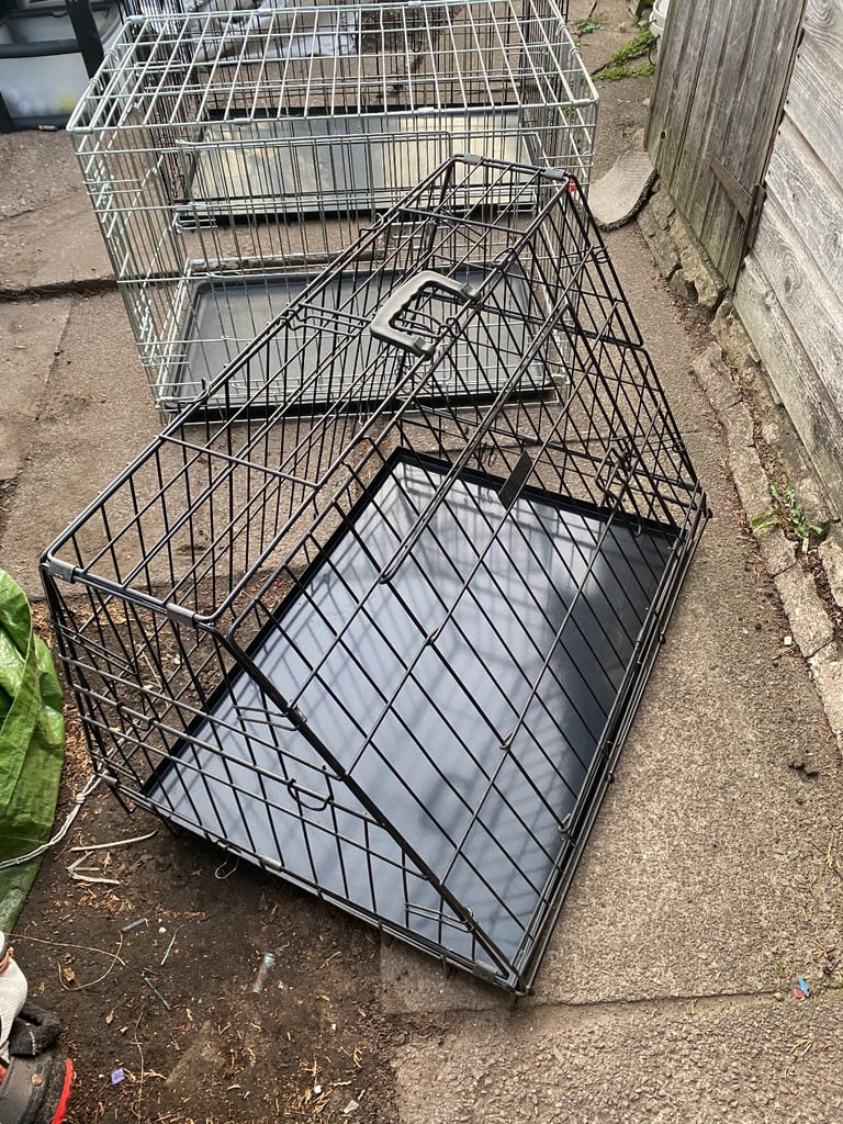 Dog cages x3 Med x2 1x Med/Large 