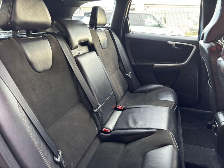 VOLVO XC60 2.0 R-Design Nav D4 2016