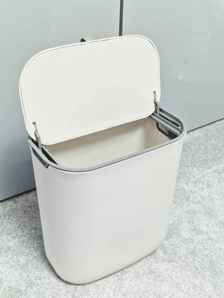 Trash Can with Lid