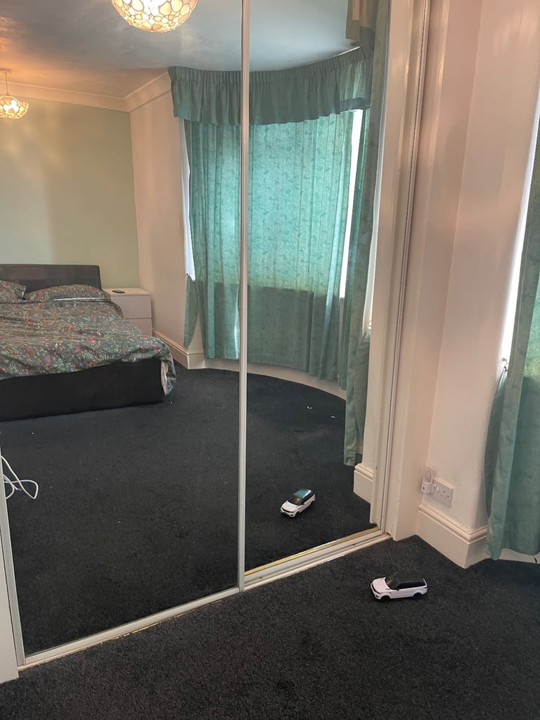 Master bedroom for rent