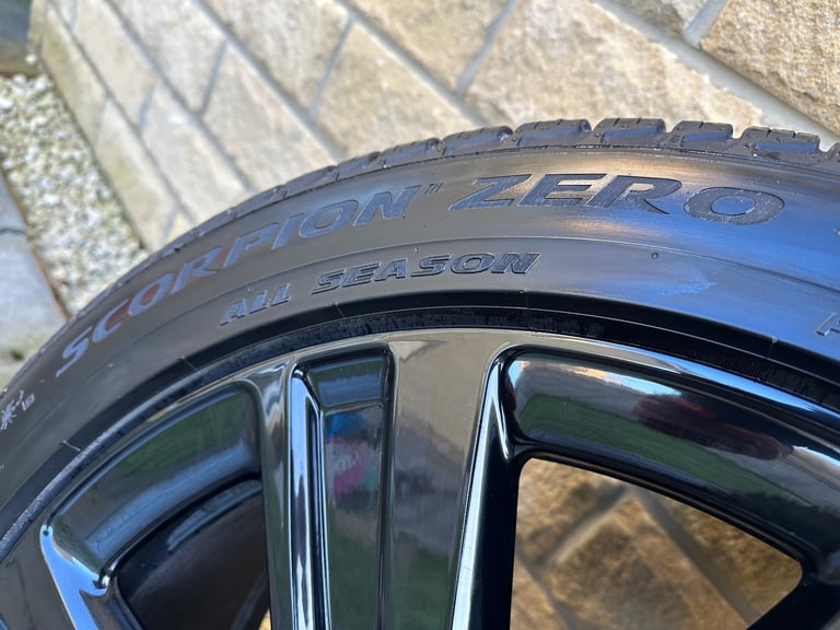 Range Rover Sport Vogue Discovery L460 22" Alloy wheels style 7023 Powdered Black & 8mm Pirelli’s!