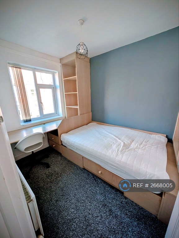 2 bedroom house in Manor Avenue, Leeds, LS6 (2 bed) (#2668005)