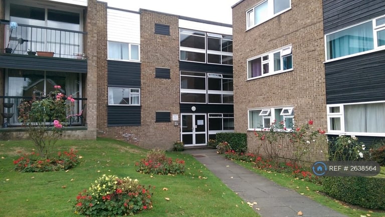 2 bedroom flat in Apton Road, Bishops Stortford, CM23 (2 bed) (#2638564)
