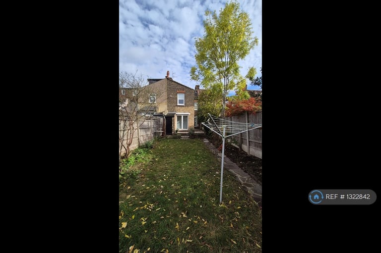 2 bedroom flat in Castleton Rd, Walthamstow, E17 (2 bed) (#1322842)