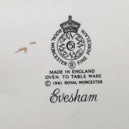 Evesham Gold Game casserole dish (very big)