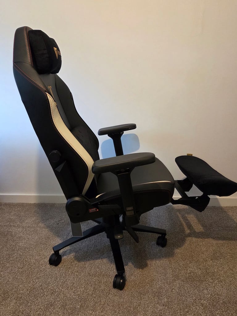 Secretlab TITAN Evo - Fully Loaded