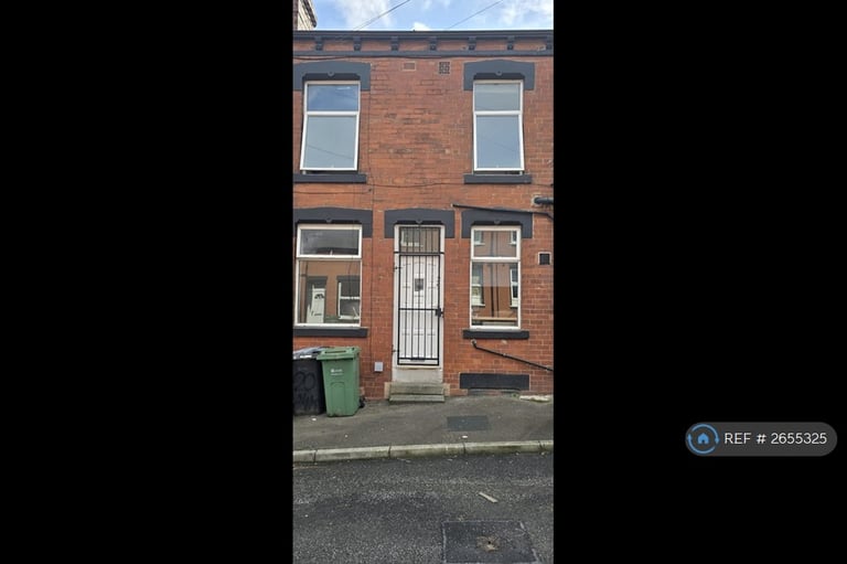 1 bedroom house in Aviary Mount, Leeds, LS12 (1 bed) (#2655325)