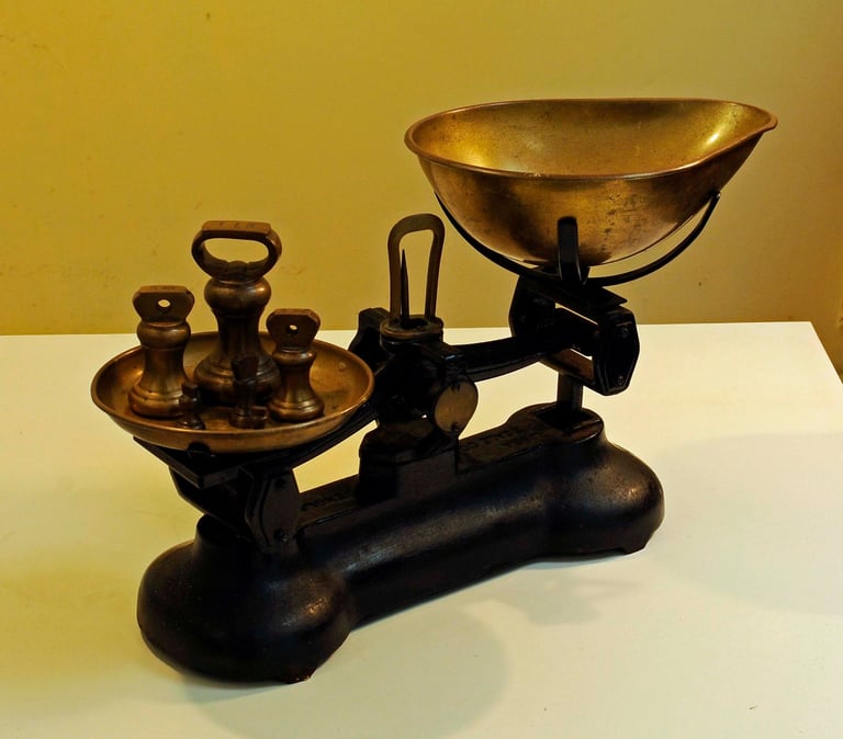 image for Traditional Kitchen Scales with Weights