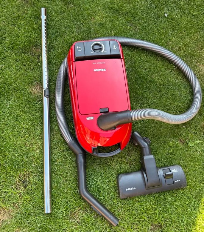 Miele s291 1600W Vacuum cleaner. 