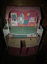 Kids Doll house wooden free to collect in good condition 