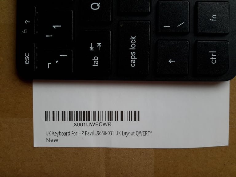 ::: HP Pavilion UK QWERTY Keyboard 749658-031 :::
