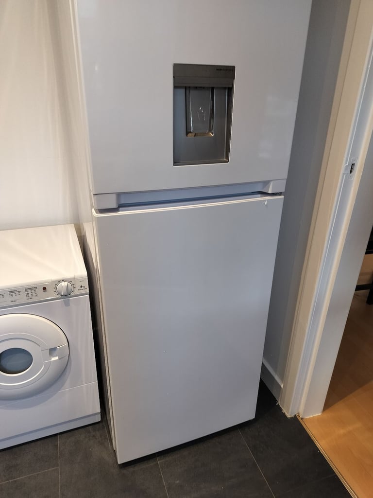 image for Fridge freezer 50/50 Hotpoint 