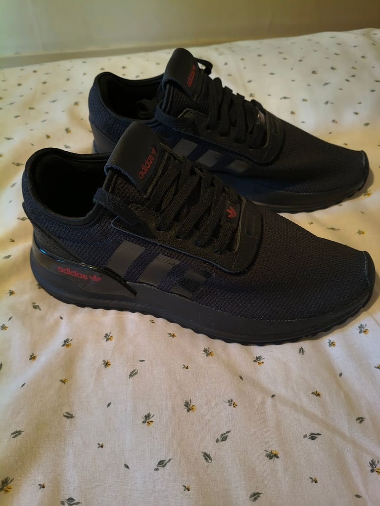 image for Men's Adidas Black & Red Size 7