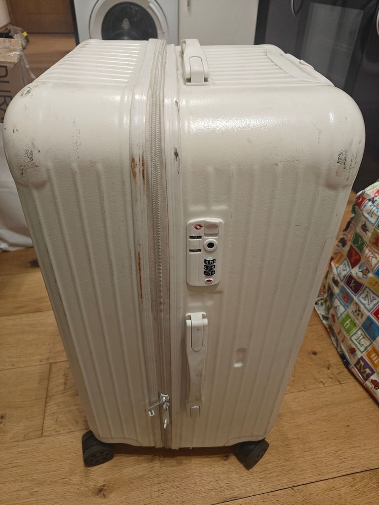 Used 26-Inch White Suitcase – Heavily Worn but Fully Functional