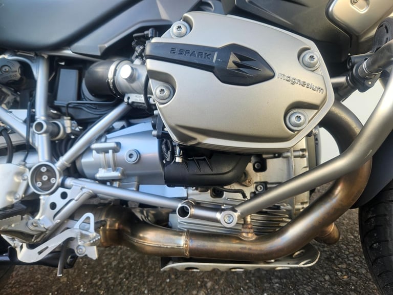 BMW R1200gs with full bmw vario luggage 