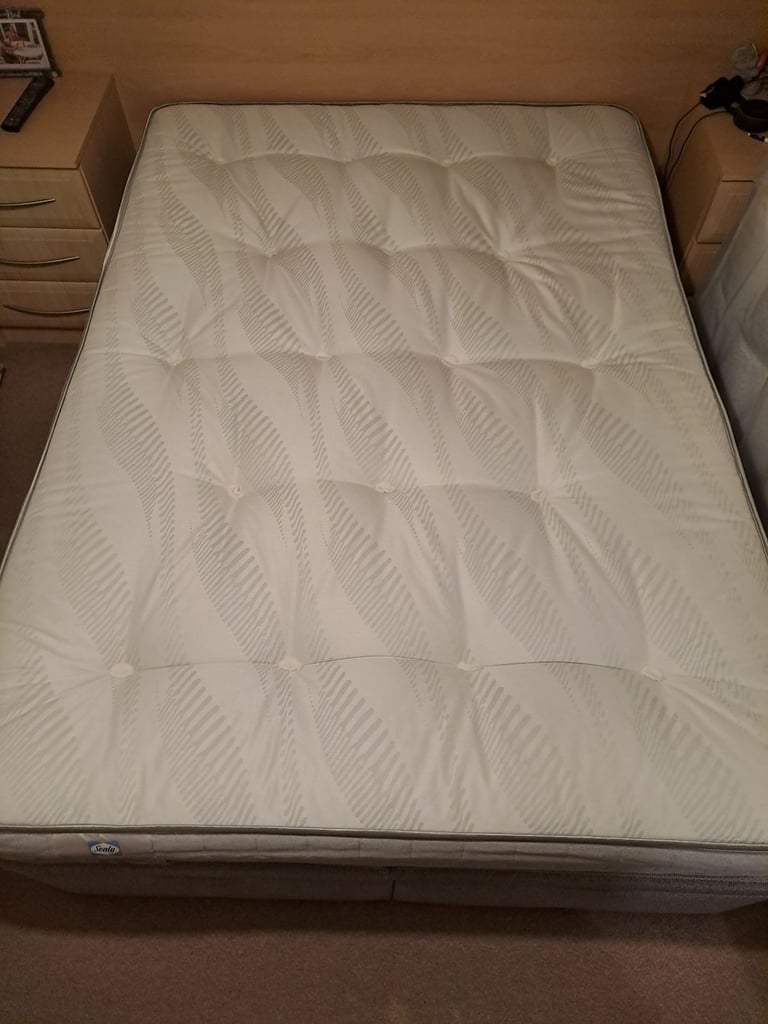 Sealy Double Mattress Excellent condition (as new) - Collection Only