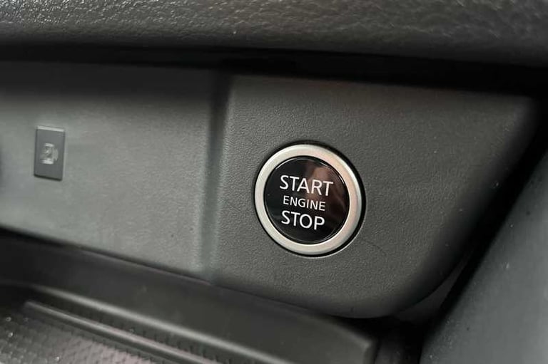 2024 Nissan Qashqai 1.3 DIG-T MH N-CONNECTA [GLASS ROOF] 5DR Hatchback Petrol Manual