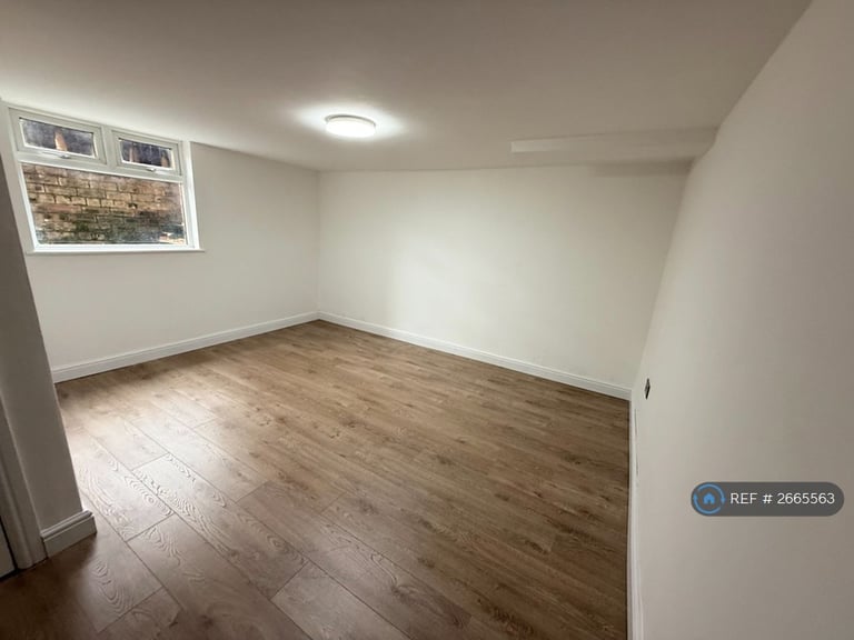3 bedroom flat in Burton Road, Manchester, M20 (3 bed) (#2665563)